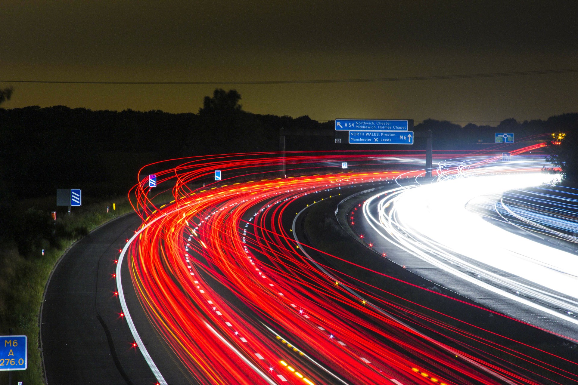 Verkehr Autobahn bei Nacht