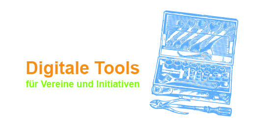 Aufschrift in orange: "Digitale Tools"; Aufschrift in hellgrün "für Vereine und Initiativen"; gezeichnete Abbildung eines Werkzeugkoffers in blau/weiß