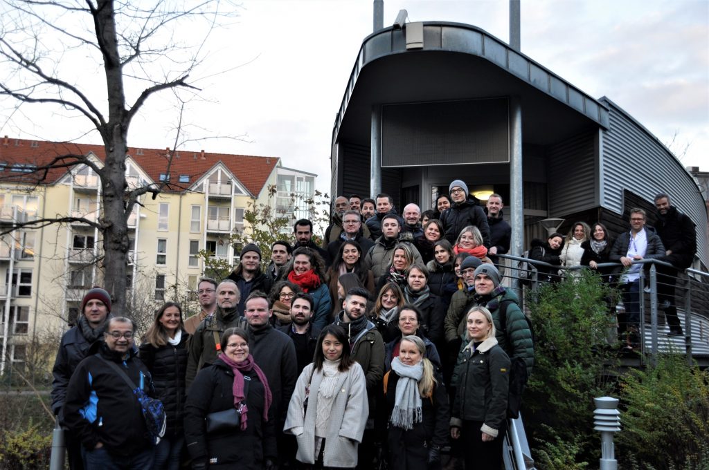 Auf dem Bild sieht man alle Teilnehmenden des Consortium Meetings von SPARCS.